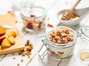 Granola au sésame ou comment faire d’un simple yaourt, un dessert alléchant (sans gluten)